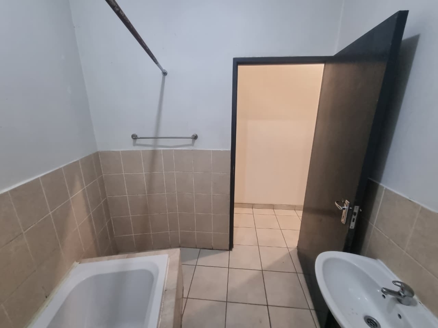 To Let 2 Bedroom Property for Rent in Observatory Western Cape